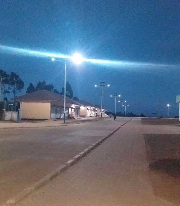 华阴市非洲科特迪瓦太阳能路灯工程